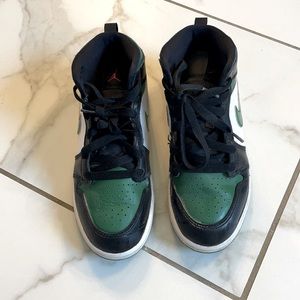 JORDAN KIDS sz 2Y
AIR JORDAN 1 MID GS
"Green Toe"
